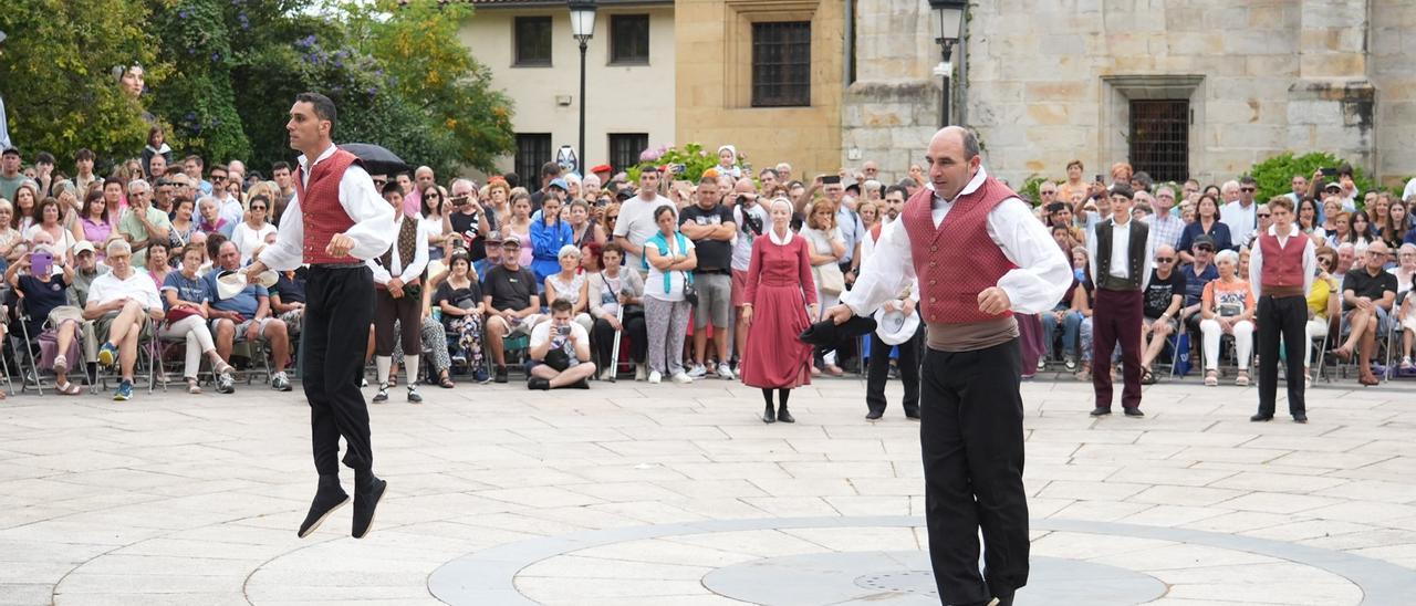 En imágenes: el aurresku a la amatxu de Begoña cumple 30 años