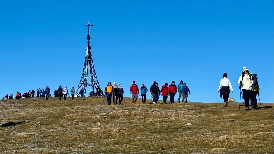 Bizkaia despide 2025 desde las cimas y da la bienvenida a 2026 con botas de monte