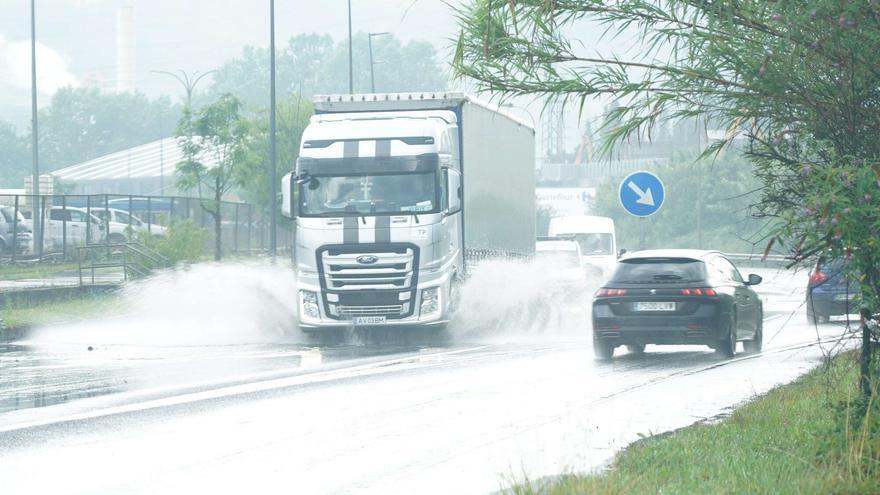 Euskadi activa otra vez el aviso amarillo por fuertes lluvias, acompañadas de granizo e intensas rachas de viento