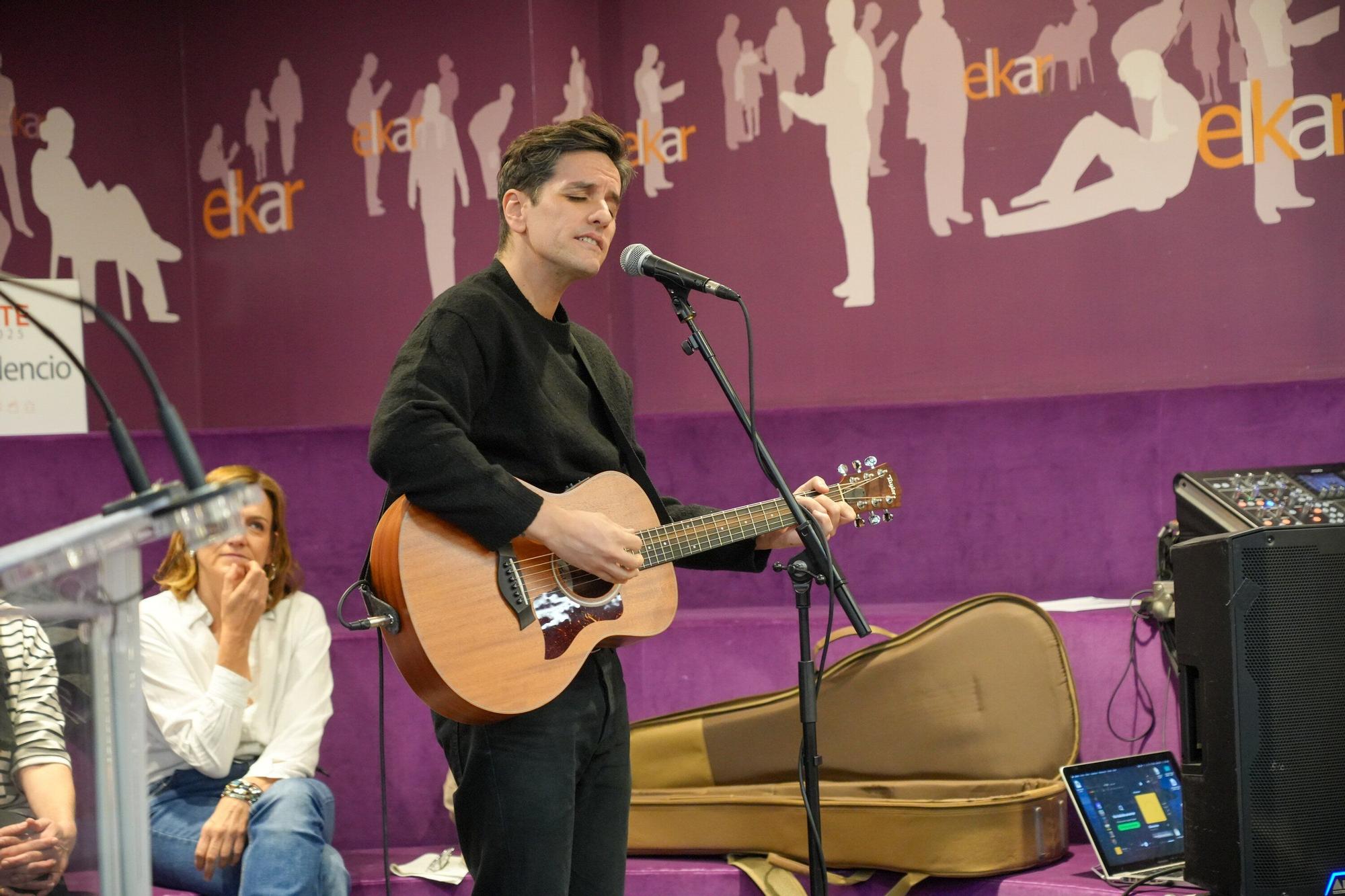 En imágenes: Elkar celebra 25 años en la calle San Prudencio