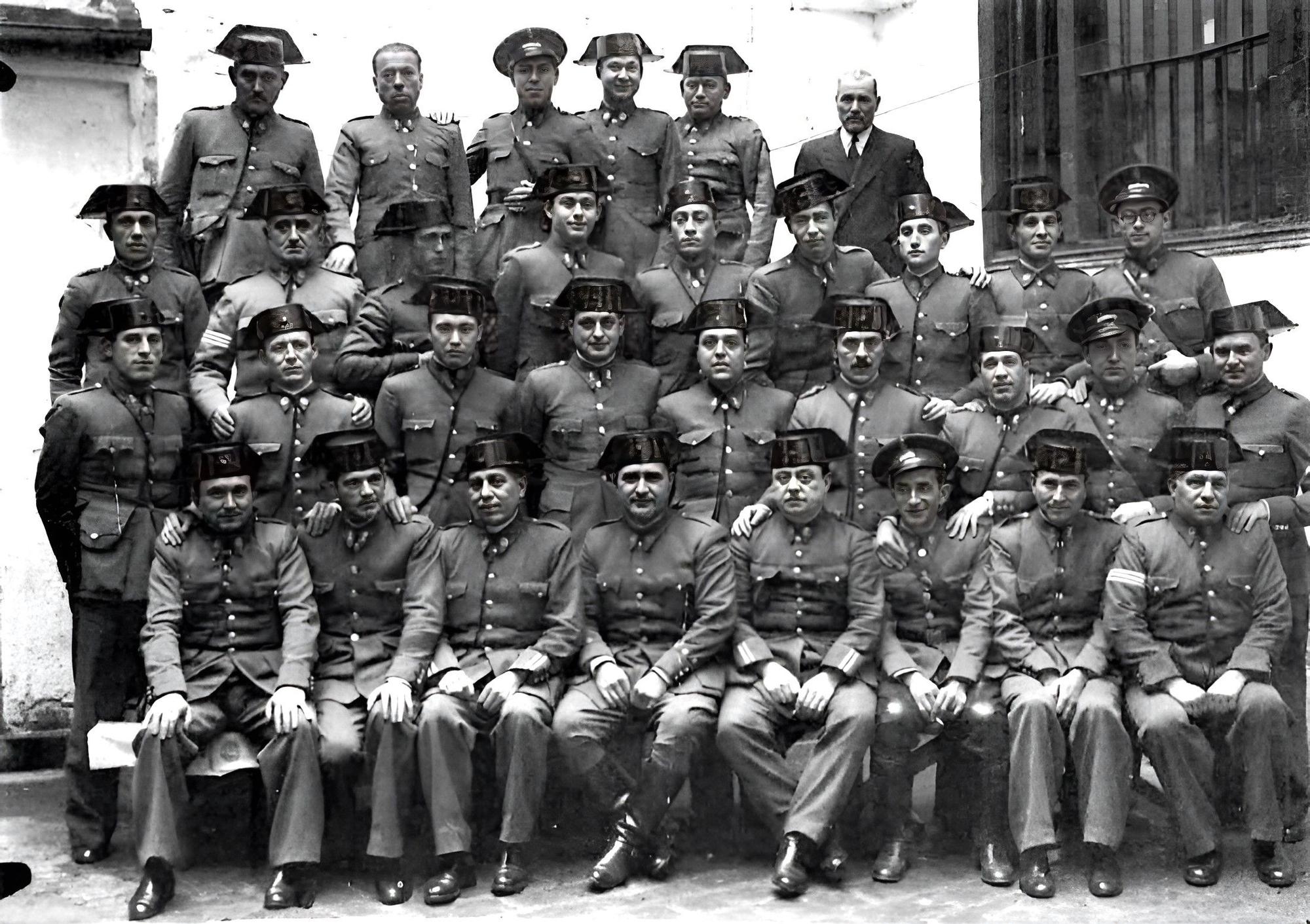 Miembros de la Comandancia de la Guardia Civil en Pamplona en julio de 1936, tras el alzamiento militar.