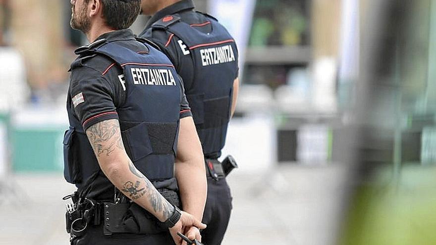 Eibarko okindegi batean lapurtu nahian ari zen 21 urteko gizon bat atxilotu dute