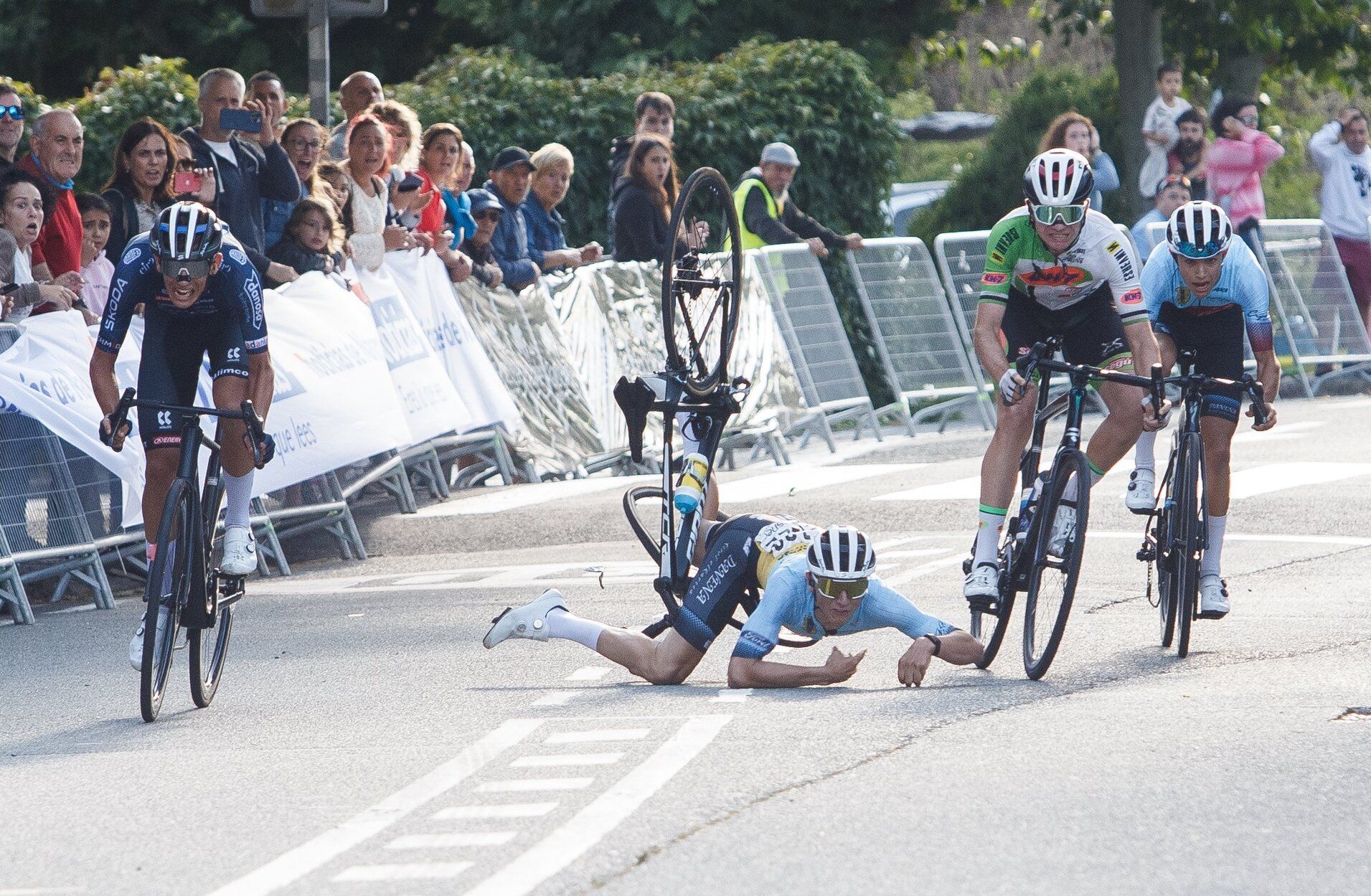 Imágenes de la llegada de la segunda etapa de la Vuelta a Pamplona