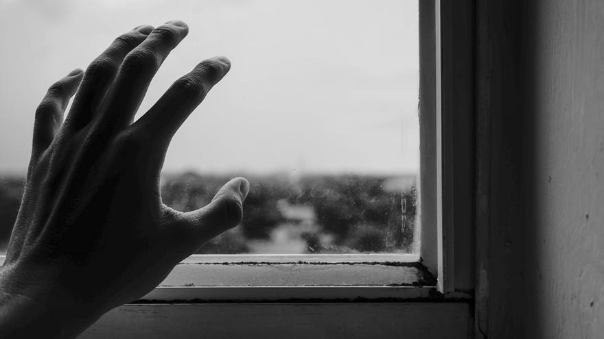 La muerte, baste rozarse con ella, para saber lo que es tristeza