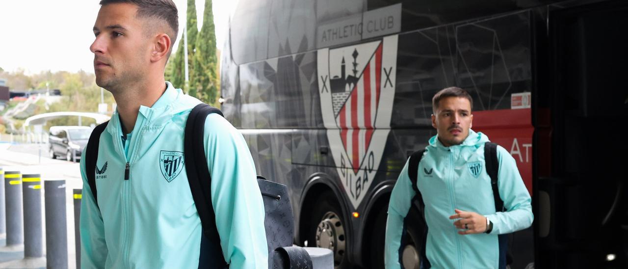 En imágenes: el Athletic pone rumbo a Newcastle