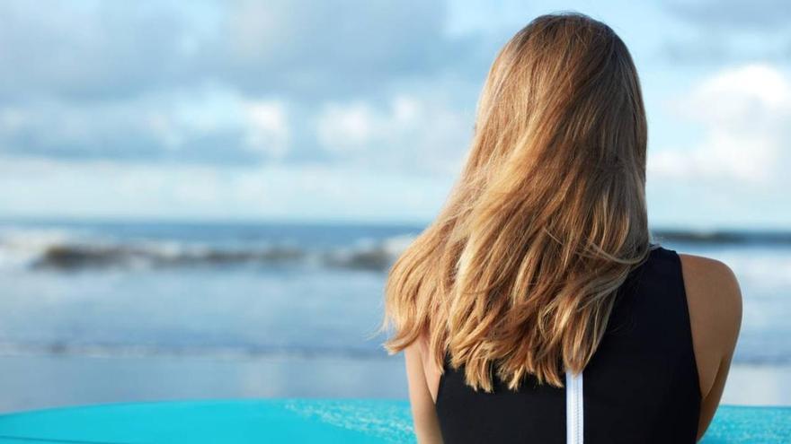 Así es como hay que cuidar el pelo en verano, según una dermatóloga: &quot;Sin engrasarlo&quot;