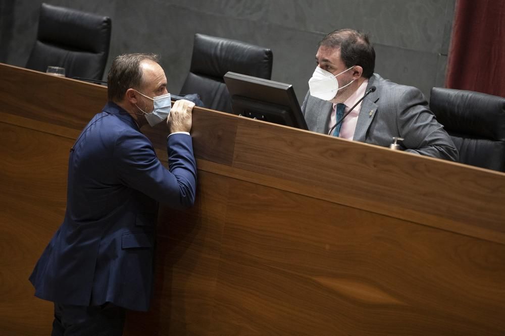 Imágenes del pleno del Parlamento de Navarra este jueves