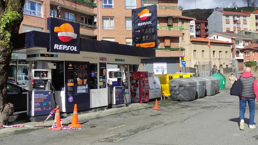 Balmaseda dice adiós a la gasolinera en la plaza de los Fueros