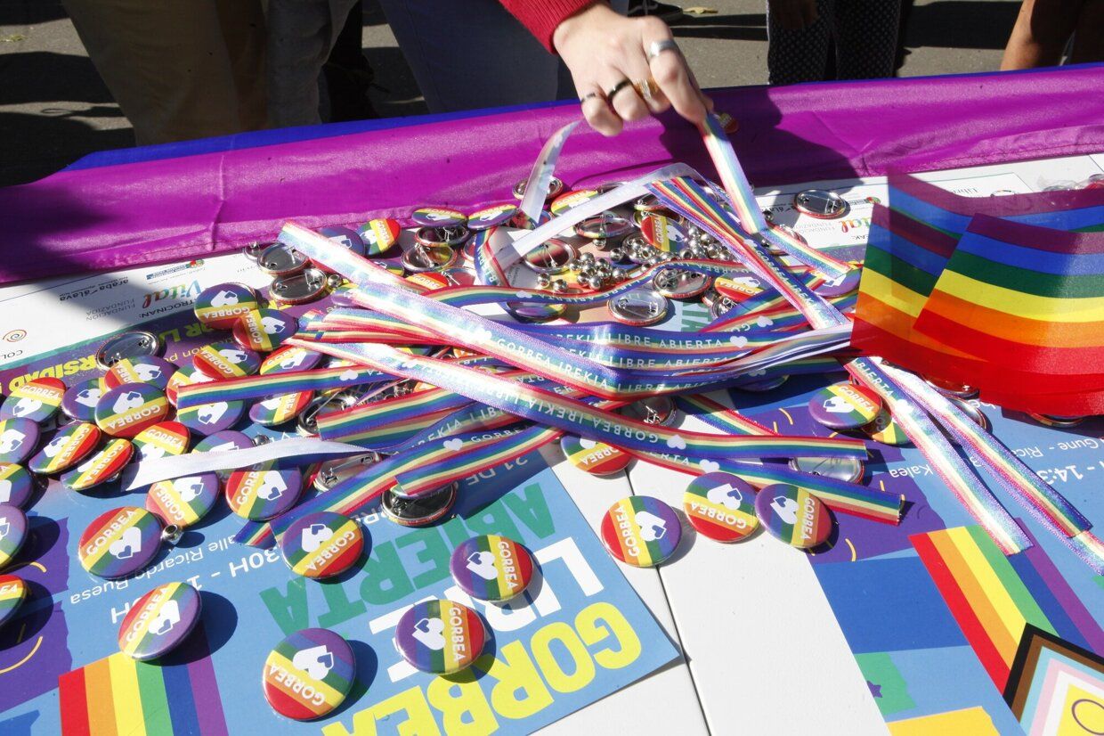En imágenes: éxito absoluto en la fiesta contra de la LGTBIfobia de la zona Gorbea de Vitoria
