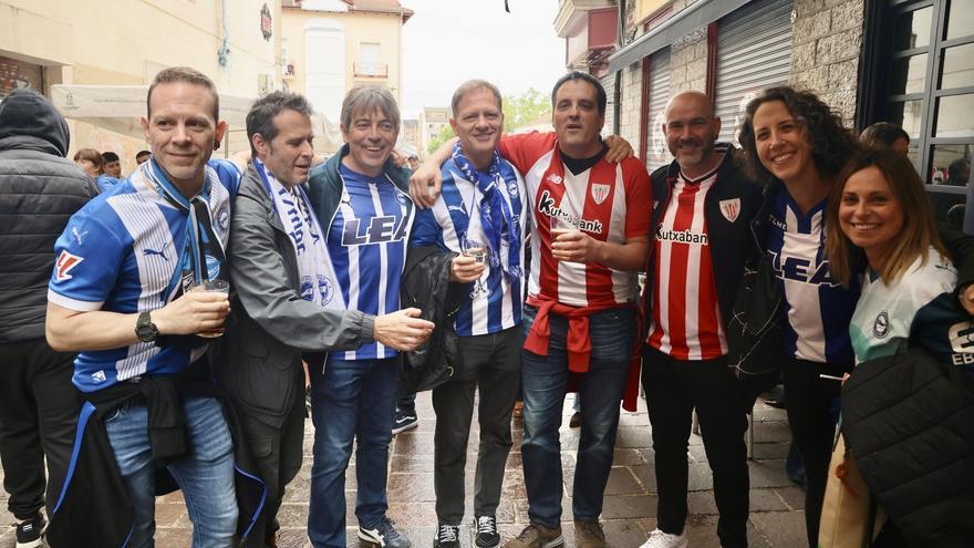 Hermandad entre las aficiones del Alavés y Athletic antes del derbi