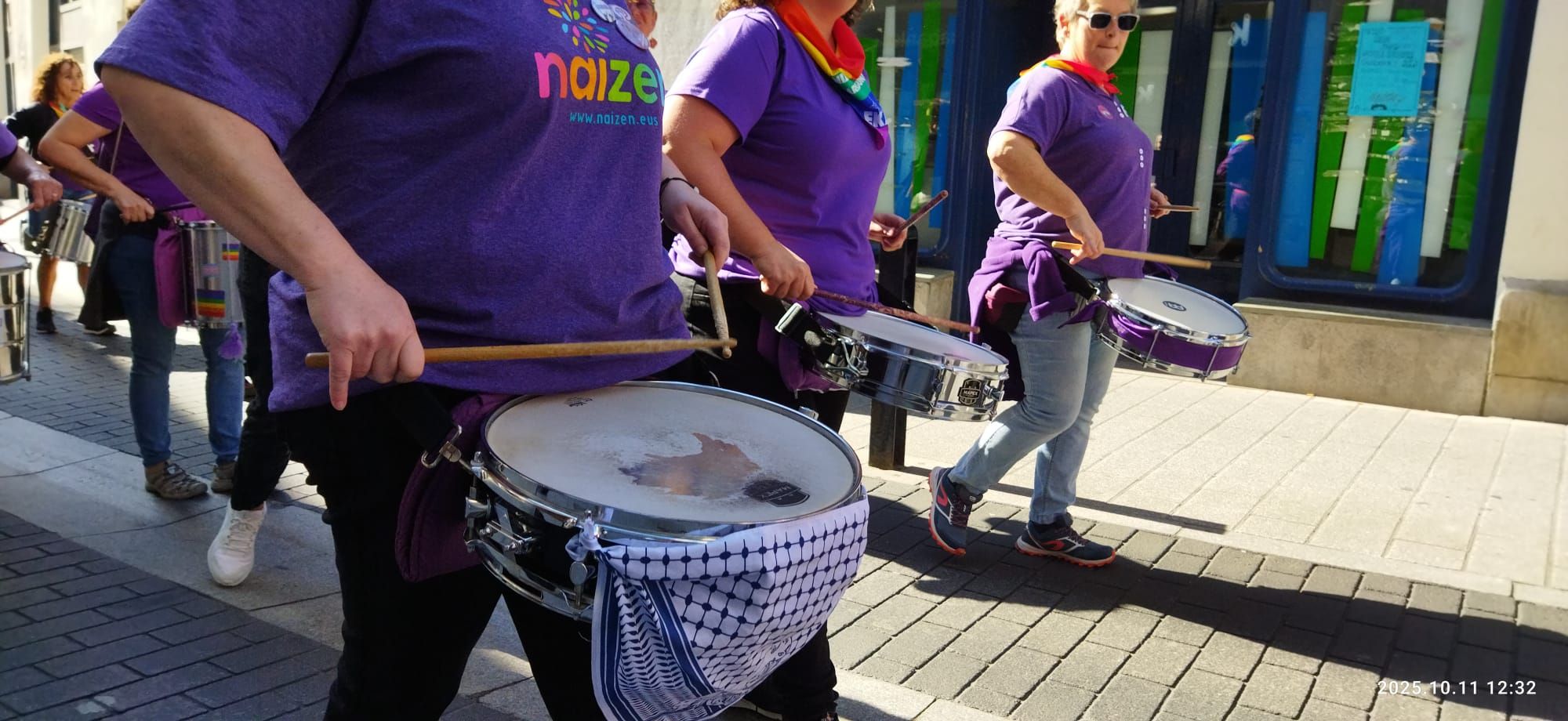 En imágenes: Ondarroa celebra el Día del Abrazo a la Diversidad