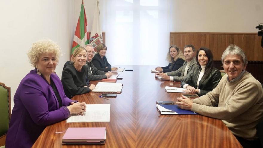 La Diputación muestra el compromiso de dar &quot;pasos nuevos y valientes&quot; en la revitalización del euskera