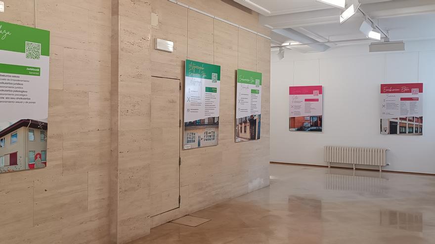 Santurtzi muestra en Casa Torre las 24 casas de las mujeres vascas