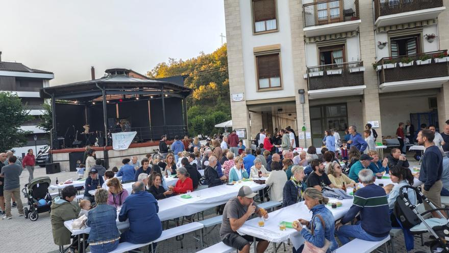 La fiesta solidaria de pintxos de tortilla regresa a Antzuola