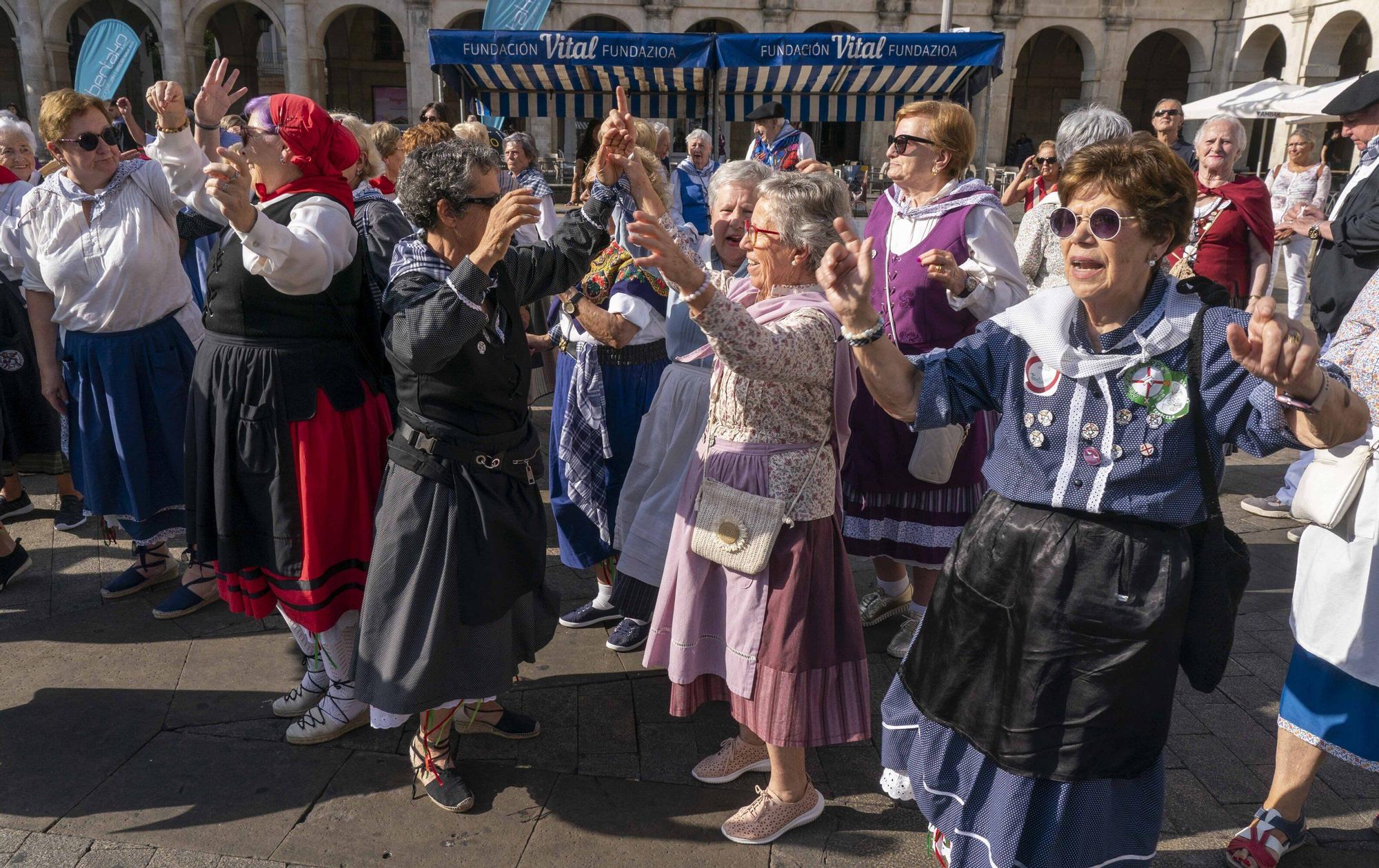 En imágenes: Blusas y neskas veteranos celebran su día en La Blanca