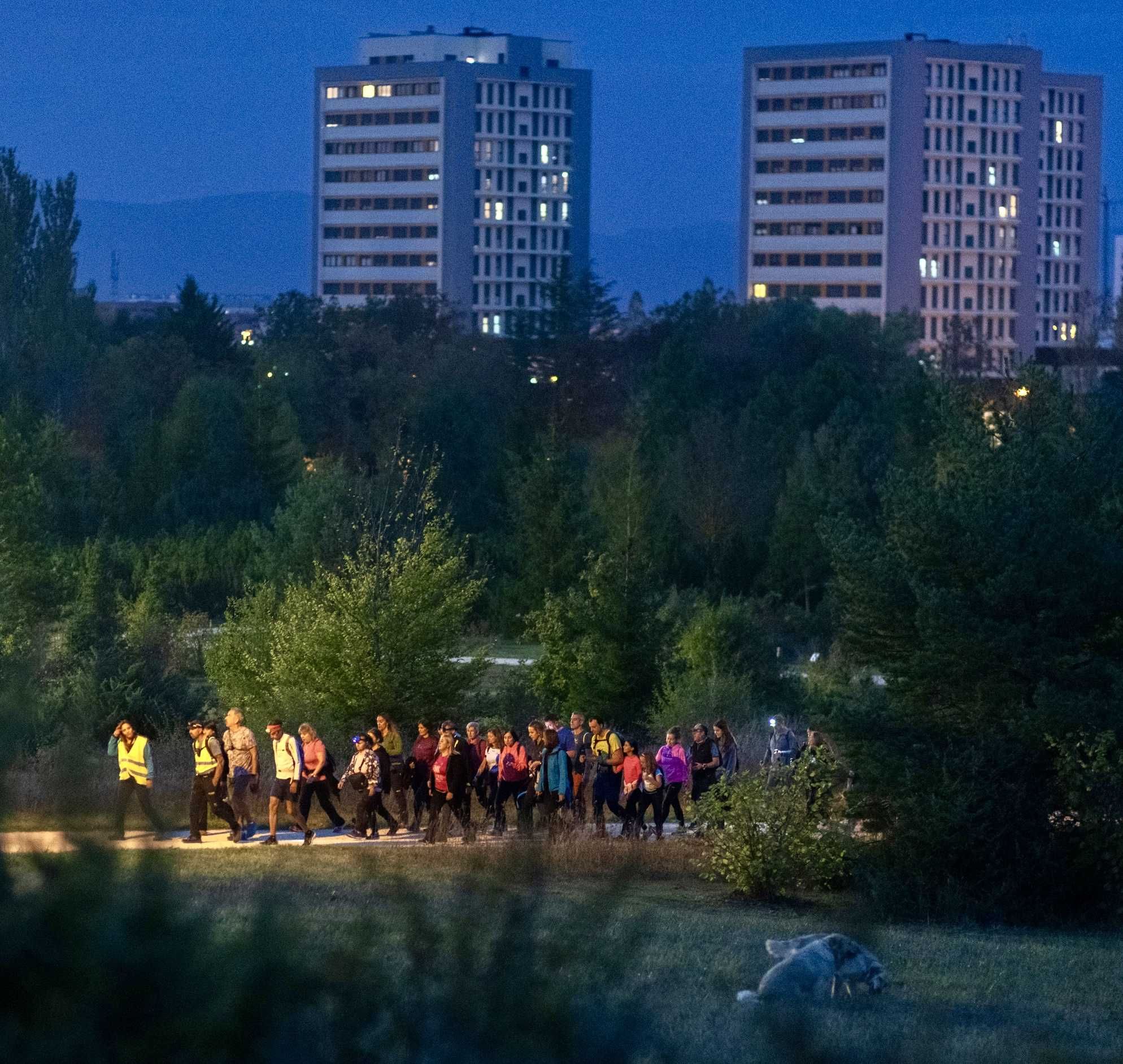 En imágenes: La marcha nocturna del Vital Eguna apoya a las personas con Ela