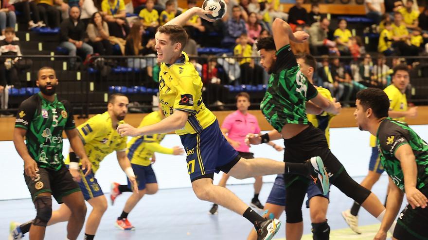 El Bidasoa gana varias veces al Cuenca (32-30)