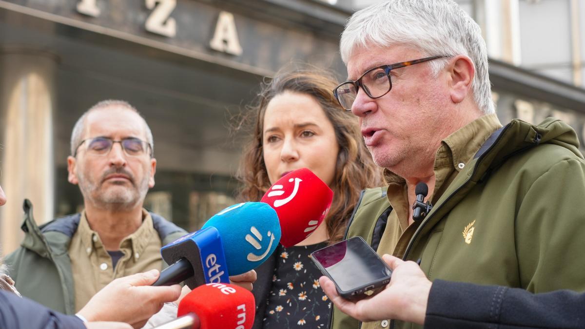 De izquierda a derecha, David Rodríguez, Leticia Jiménez y Koldo González.