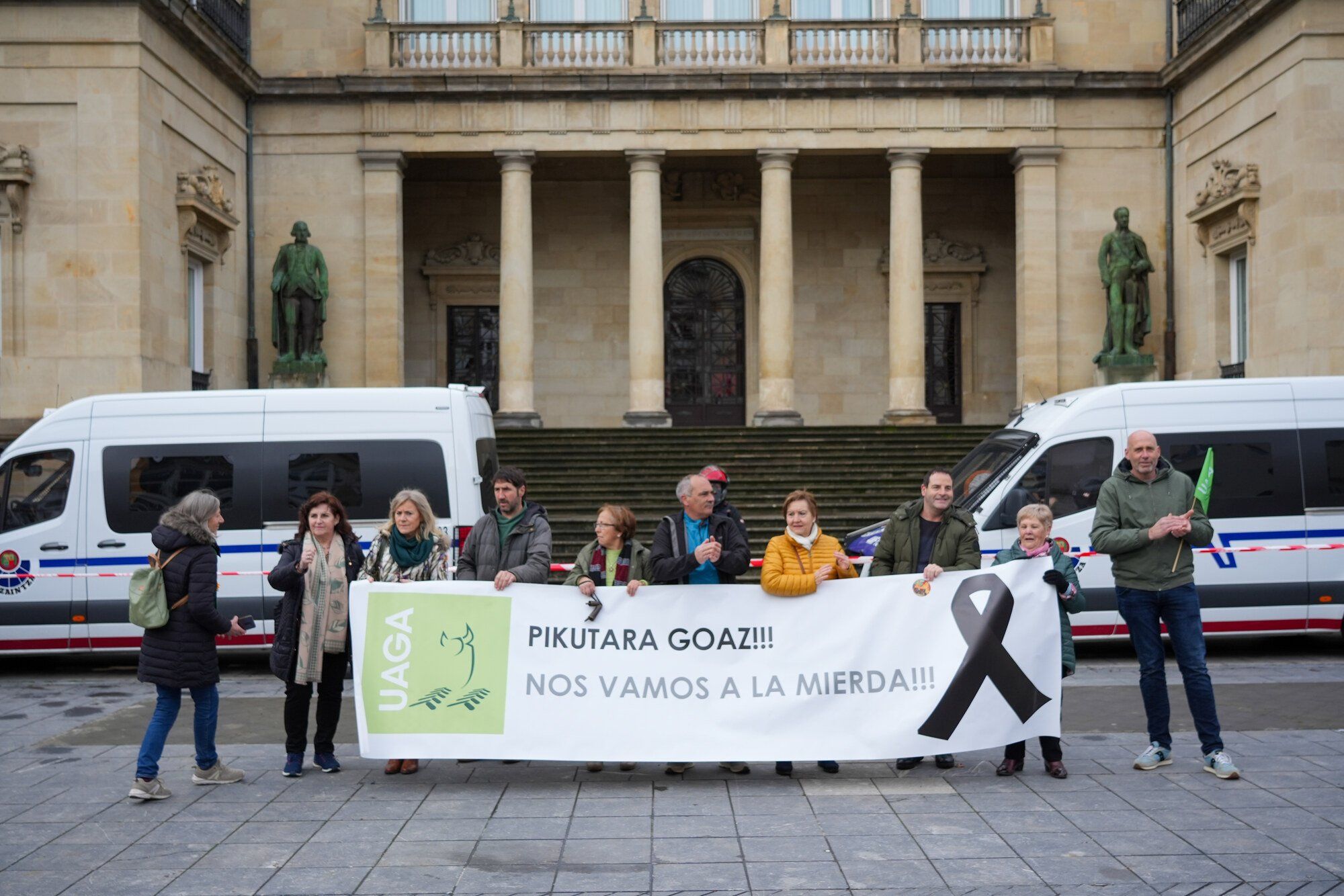 Los agricultores alaveses llegan a la Diputación con sus demandas