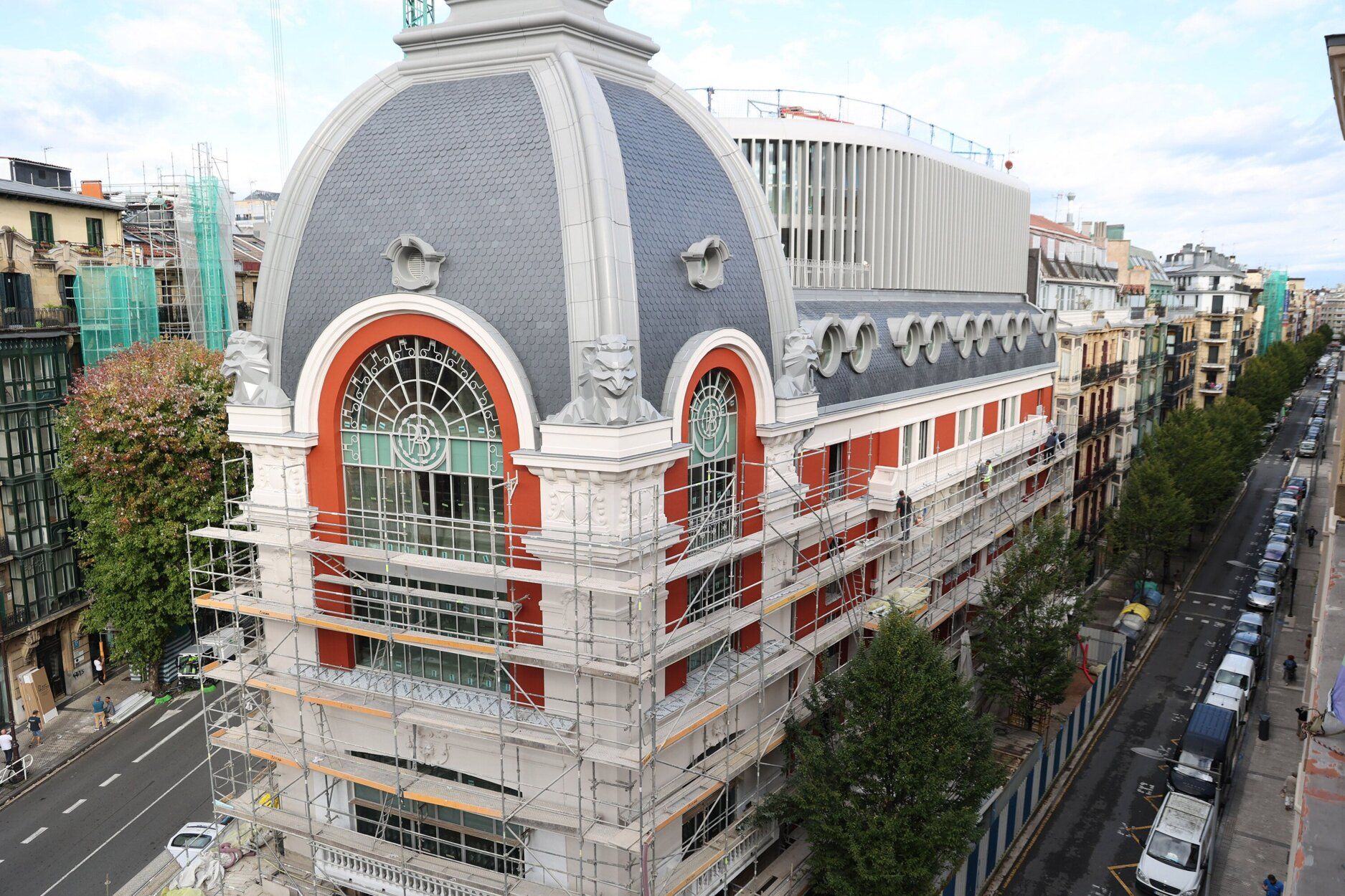 [Fotos] Empiezan a quitar el andamio exterior de las obras del Edificio de Bellas Artes