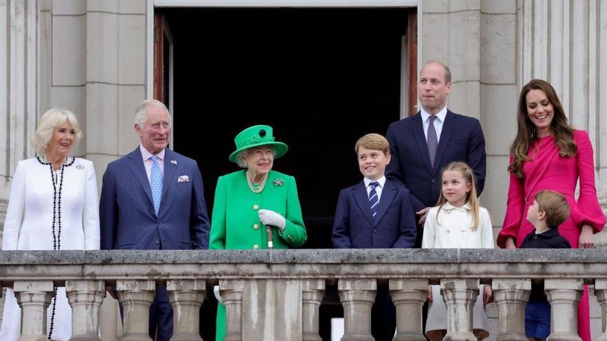 El divertido sketch de Isabel II con un inesperado invitado