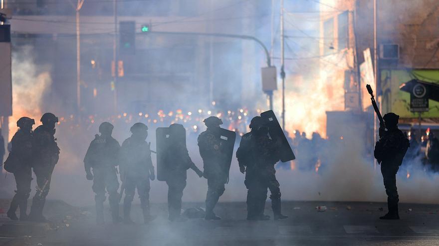 Bolivia despliega a policías y militares para romper los bloqueos campesinos