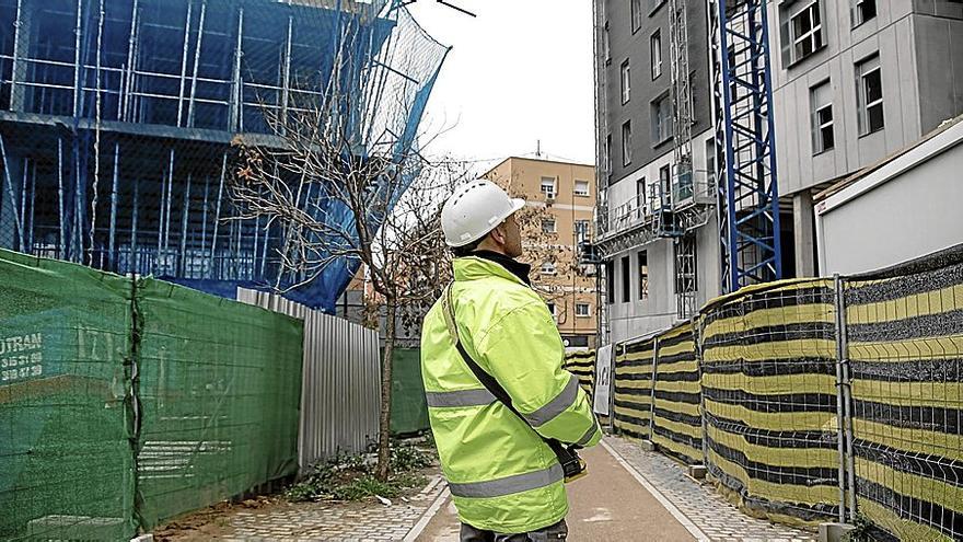 La construcción es uno de los sectores en los que la mejora del salario mínimo beneficiaría a más trabajadores.  | FOTO: E. P.