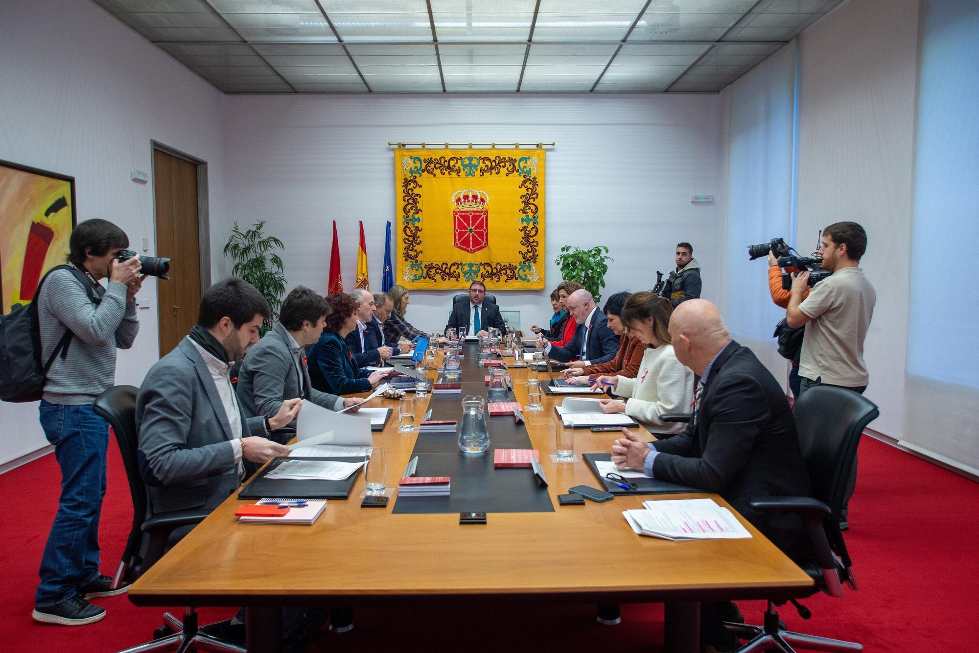 Fotos de la Mesa y Junta de Portavoces del Parlamento de Navarra
