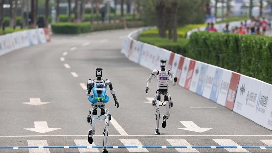 Un robot gana la media maratón de Pekín tras rebajar casi dos horas la marca del año pasado