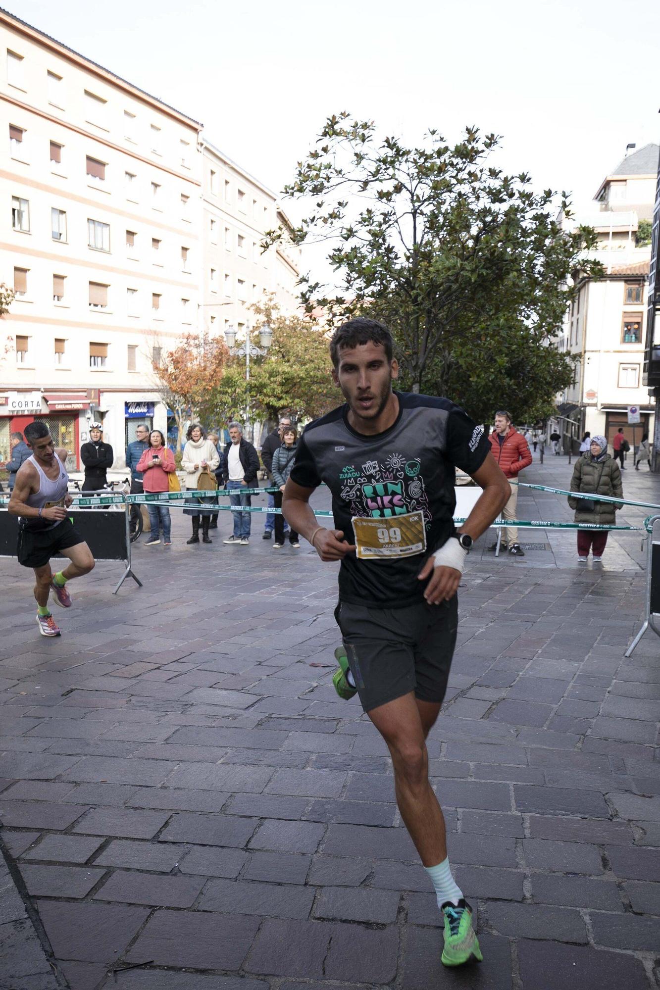 En imágenes: Miles de personas participan en La Conquista de la Almendra
