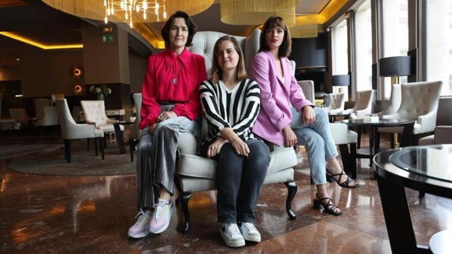 Ángeles González-Sinde, Gabriela Ybarra y Susana Abaitua, en la presentación del filme en Pamplona.