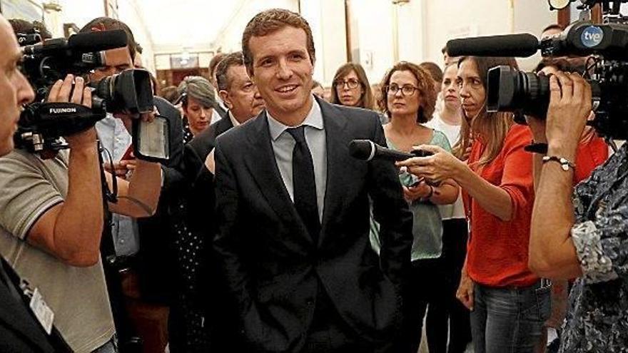 El presidente del PP, Pablo Casado, a su entrada al hemiciclo, para asistir al Pleno del Congreso de los Diputados, el pasado miércoles.