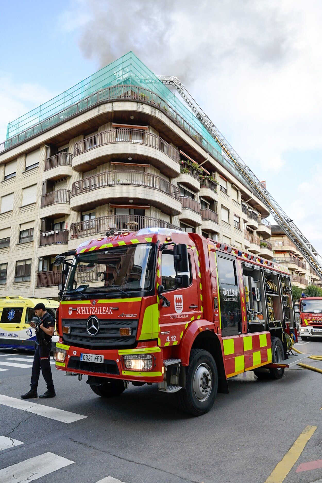 [Fotos] Se incendia un bloque de viviendas en Zumaia