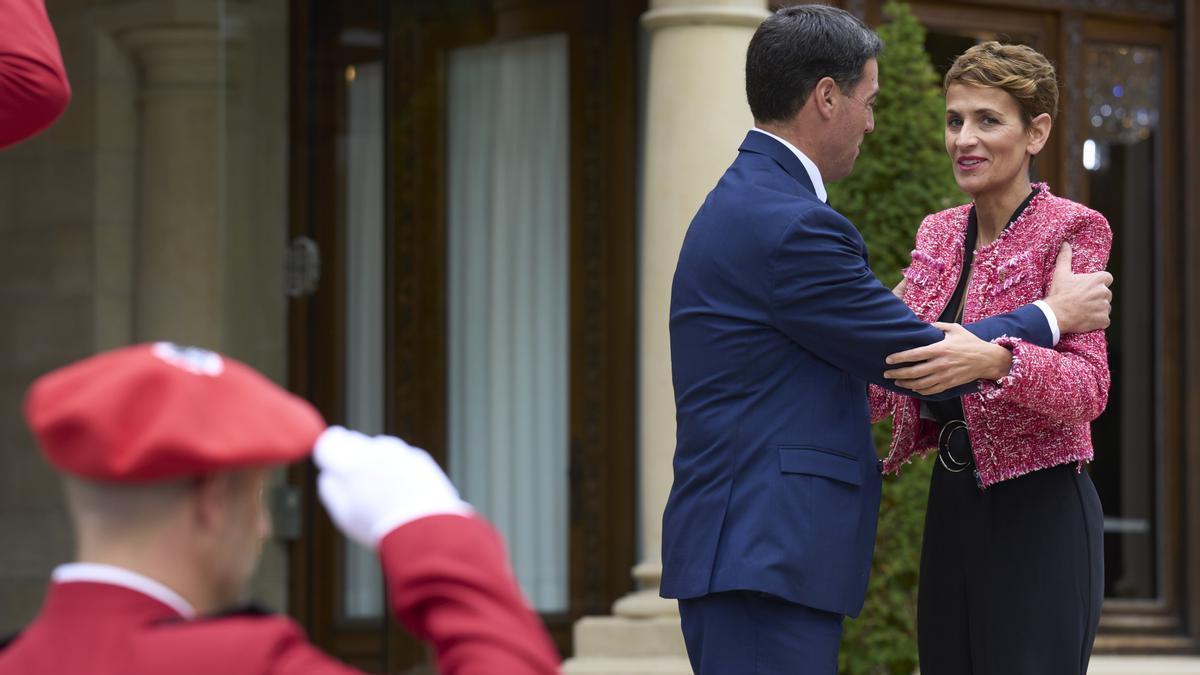 El lehendakari Pradales y la presidenta Chivite, en su encuentro de ayer en Vitoria-Gasteiz
