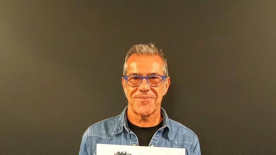 El artista navarro que recuperó el lápiz a los 50 años para retratar Pamplona y Osasuna