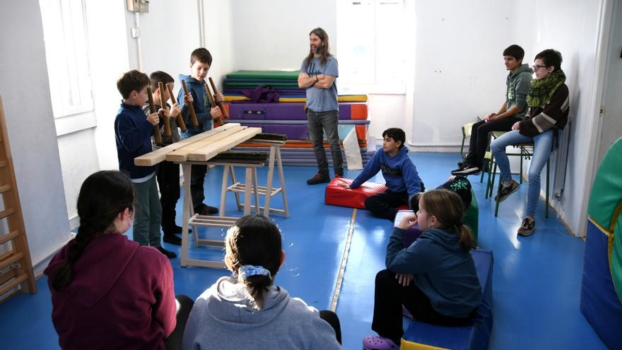 La txalaparta llega a las escuelas de los pueblos