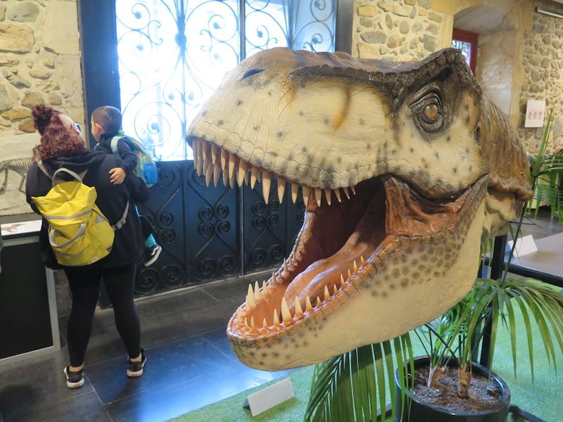 Los minerales, los fósiles y los dinosaurios toman Urretxu
