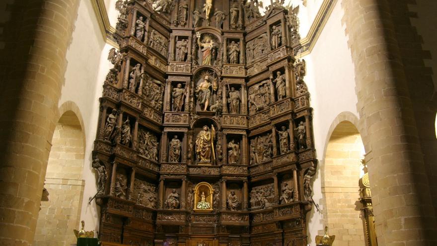 Amplían los trabajos de restauración del retablo renacentista de la parroquia San Andrés de Eibar