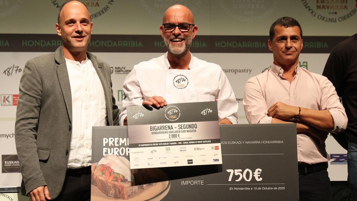Mitxel Suaréz, del Toloño de Vitoria-Gasteiz, se ha llevado el segundo premio con su “Mar costa y tierra”