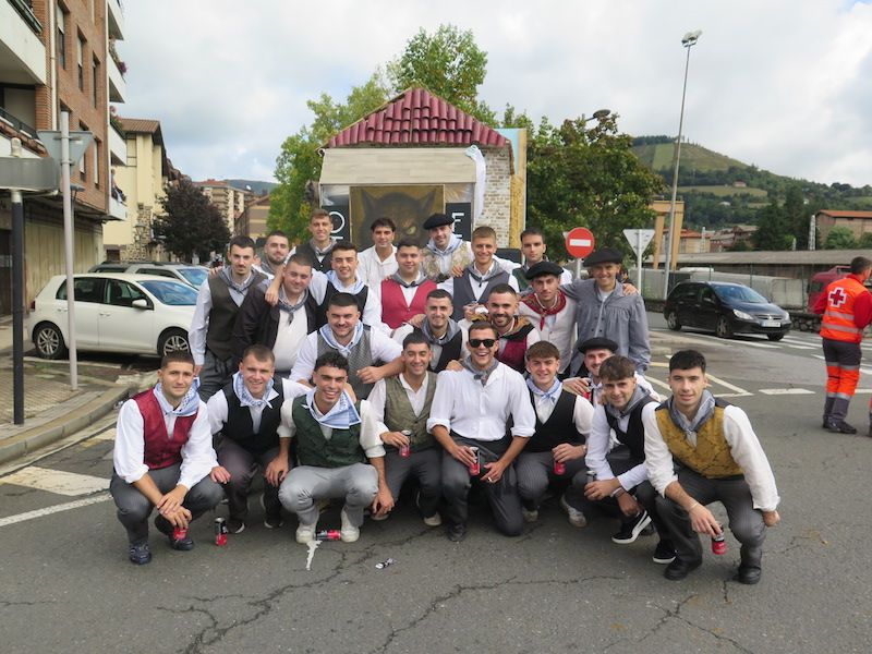 El desfile de la Euskal Jaia de Urretxu, en imágenes
