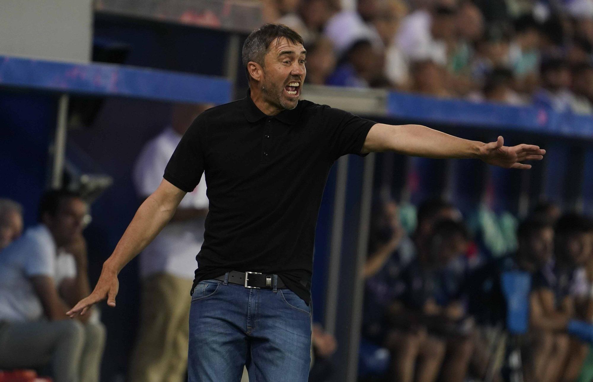 En imágenes: Así está siendo el debut liguero del Alavés contra el Levante