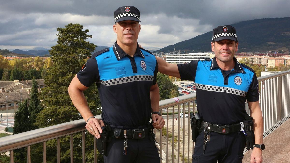 Los policías municipales Mikel Villar y Juan Pedro Ferrer.
