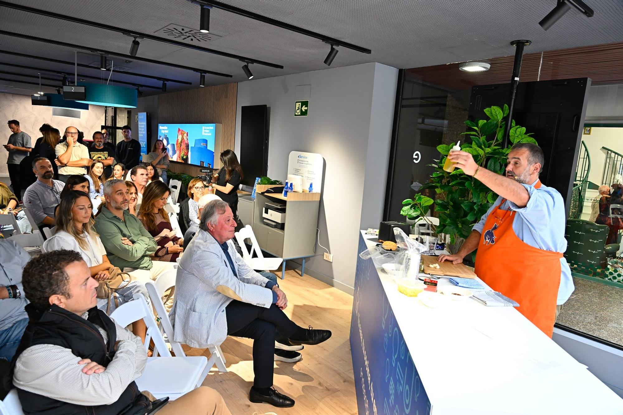 David de Jorge elaboró en directo el 'Pintxo Endesa', en homenaje a la nueva tienda de Bilbao.