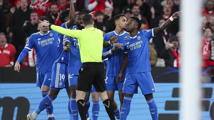 El Madrid toma ventaja y Vinícius vuelve a denunciar insultos racistas