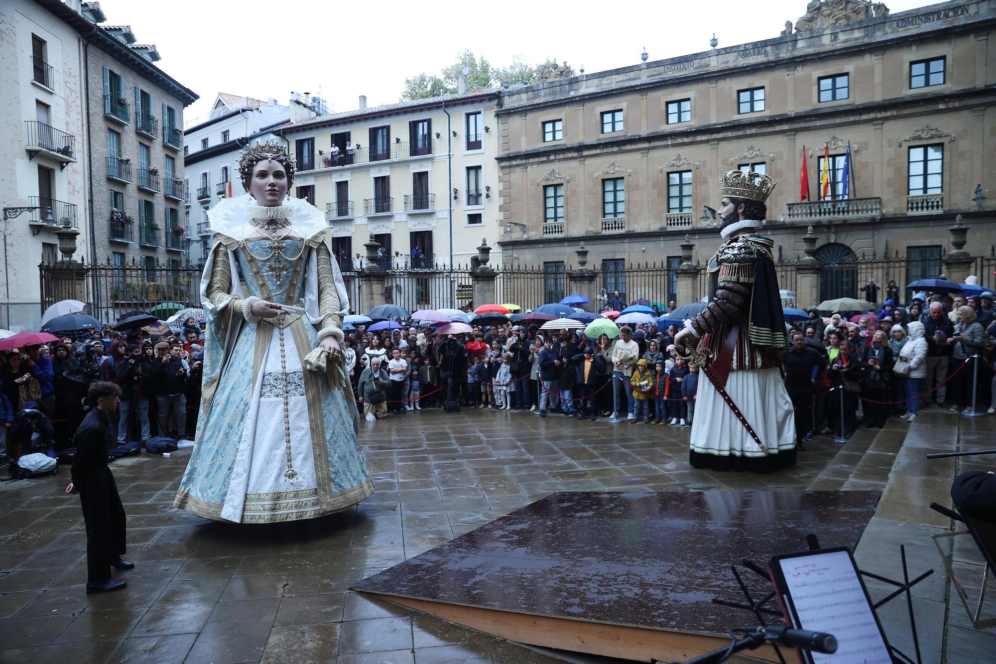 La Catedral de Pamplona presenta en público los gigantes que tuvo hace siglos