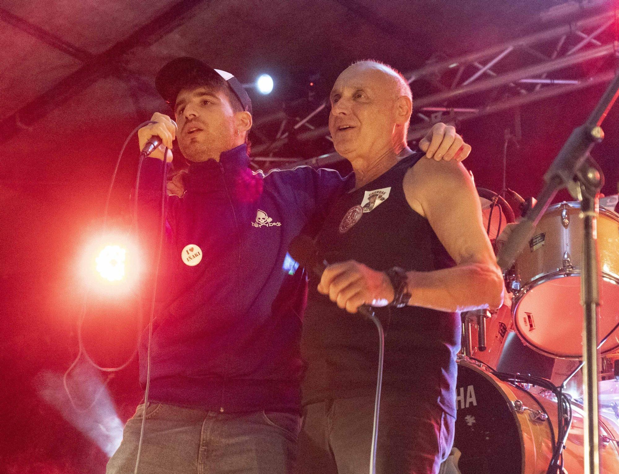 En imágenes: Joselu Anayak y Dupla unen fuerzas en la verbena de la plaza del Arca