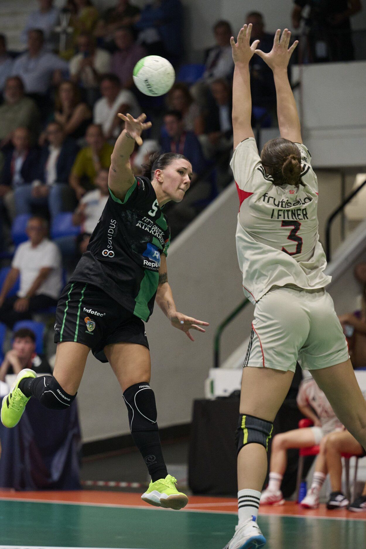 Fotos de las semifinales de la Supercopa Ibérica de balonmano en Anaitasuna