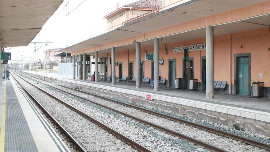 Dos viajeros son apeados de un tren en Tudela por causar problemas