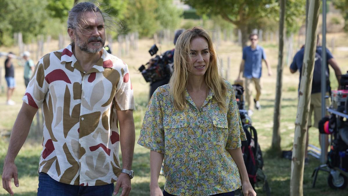 Rodaje de la película &quot;TRES DE MÁS” con los actores Salva Reina y Kira Miró.