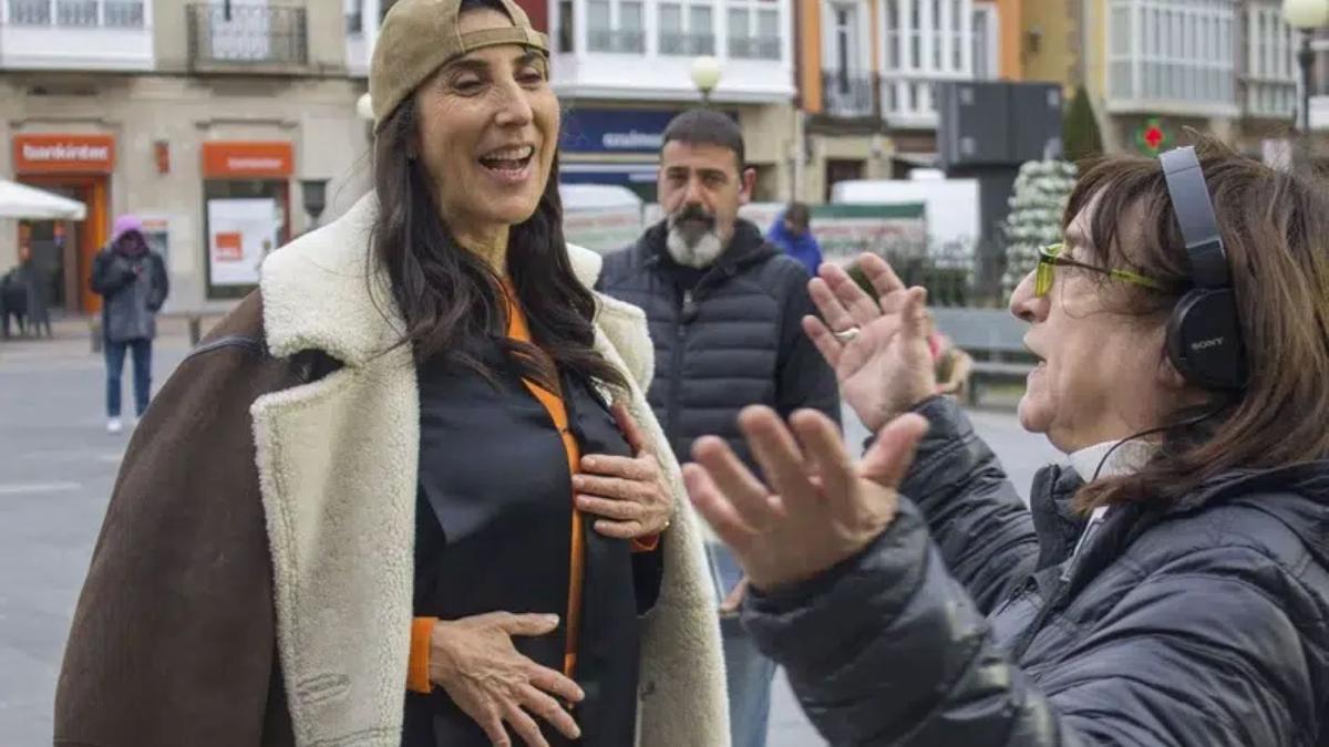 Un momento del rodaje de 'Cuerpos locos' en la plaza de la Provincia de Vitoria Un momento del rodaje de 'Cuerpos locos' en la plaza de la Provincia de Vitoria